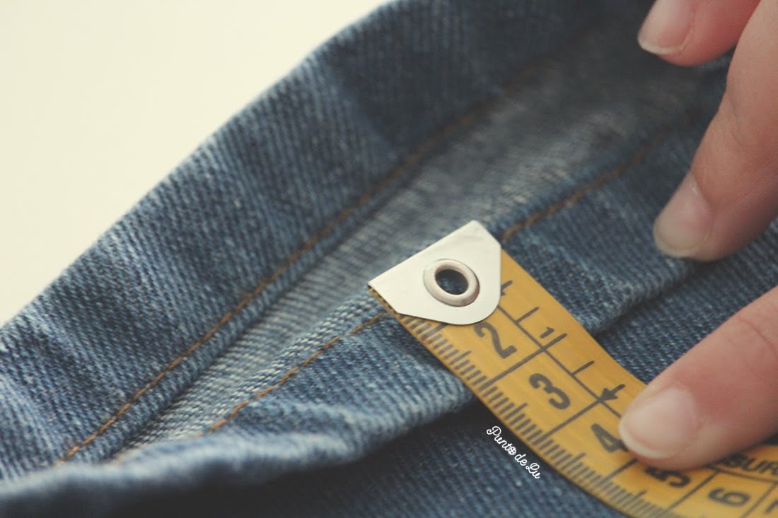 8 trucos para coser el bajo de un pantalón vaquero - Mirar como está cosido el bajo original